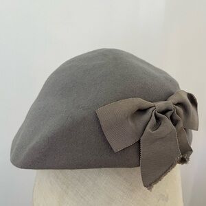 Vintage dove gray beret